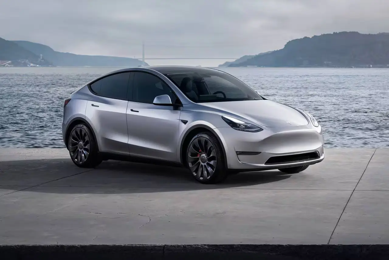 2025 TESLA Model Y
