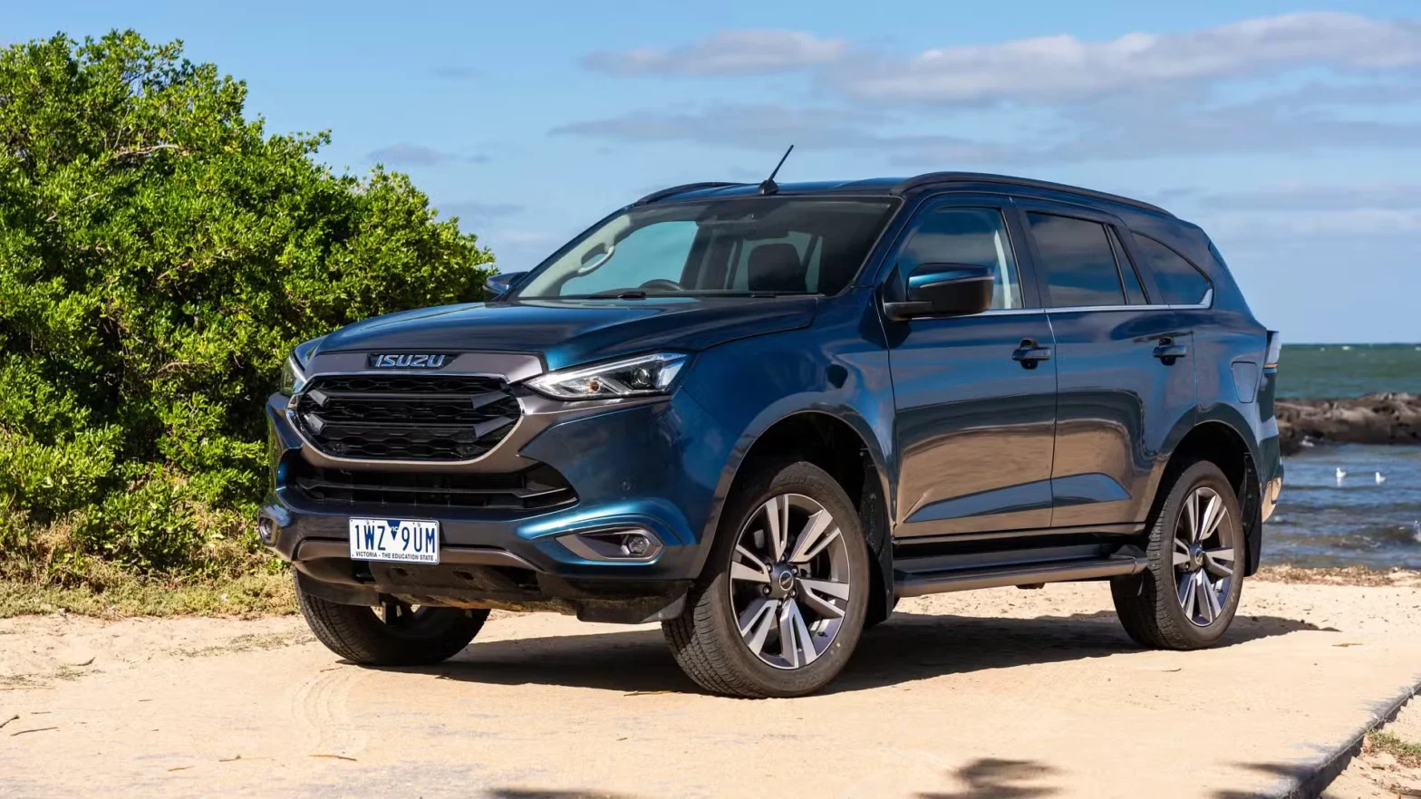 2025 ISUZU Mu-x