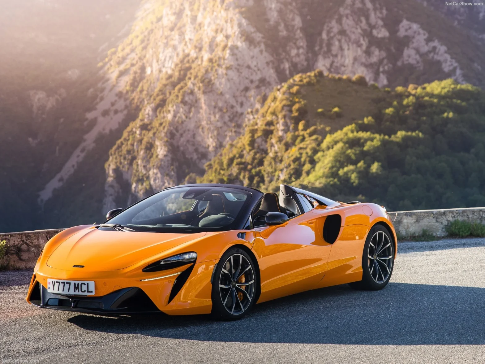 2025 MCLAREN Artura