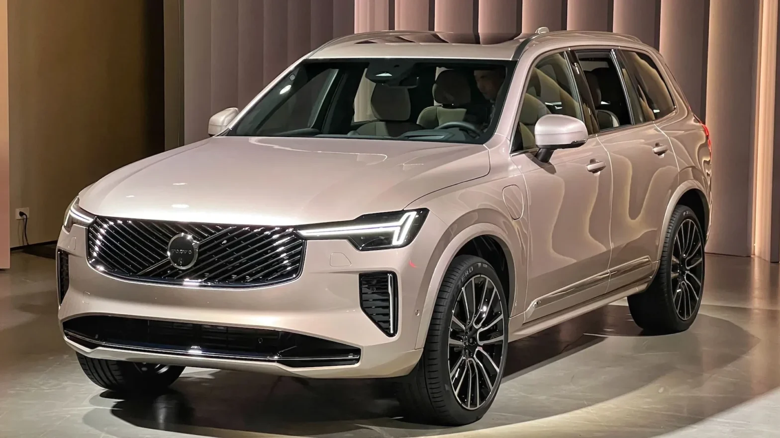 2025 VOLVO Xc90